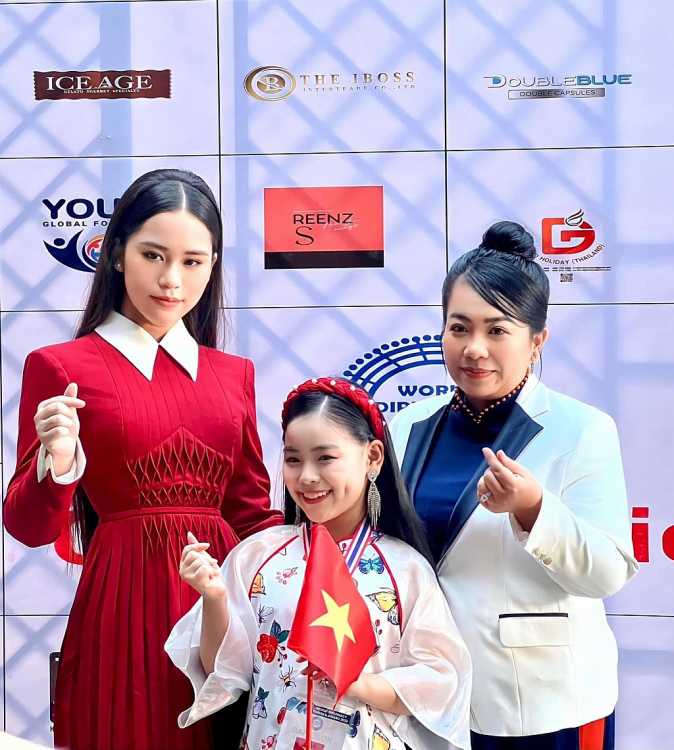 Hoa hậu Bella Vũ cùng anh trai Oscar Vũ bội thu giải thưởng tại Thái Lan