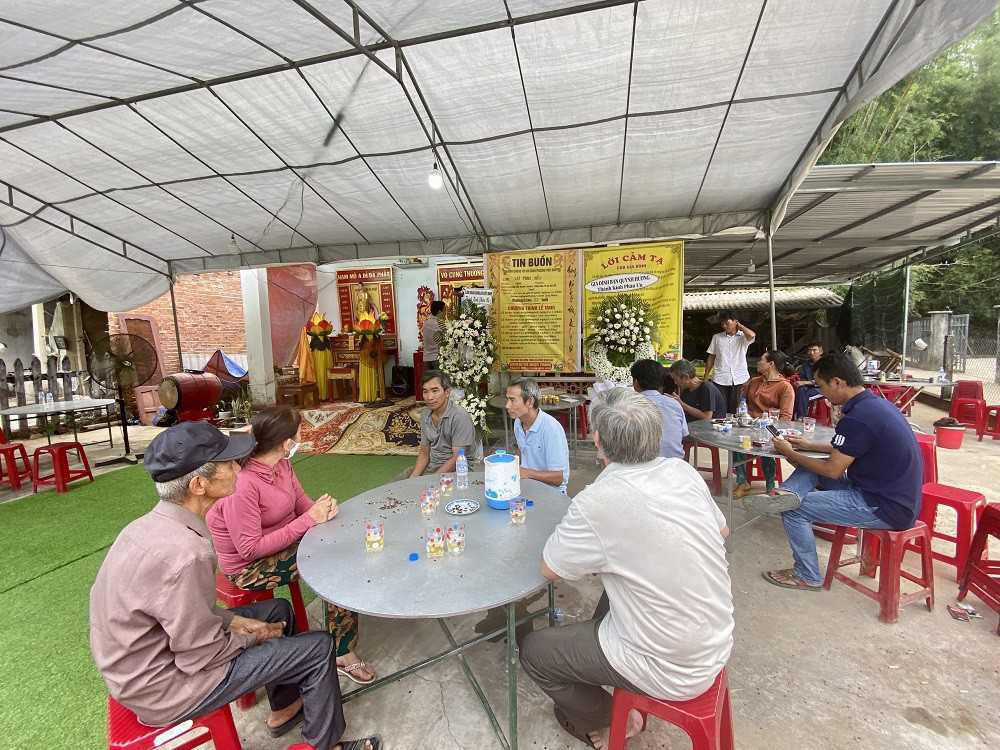 Bố mẹ cầu thủ Quảng Nam tử vong: 'Con gọi điện nói về thăm nhà, ngờ đâu' - 1