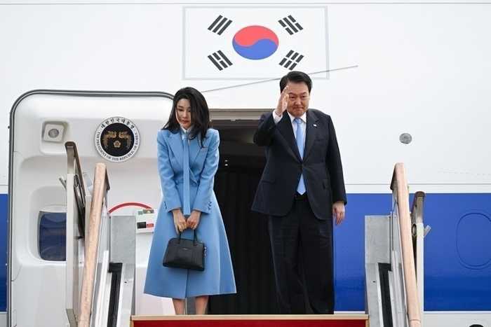 Phu nhân Tổng thống Hàn Quốc 'chuộng' dùng túi tái chế, thân thiện với môi trường