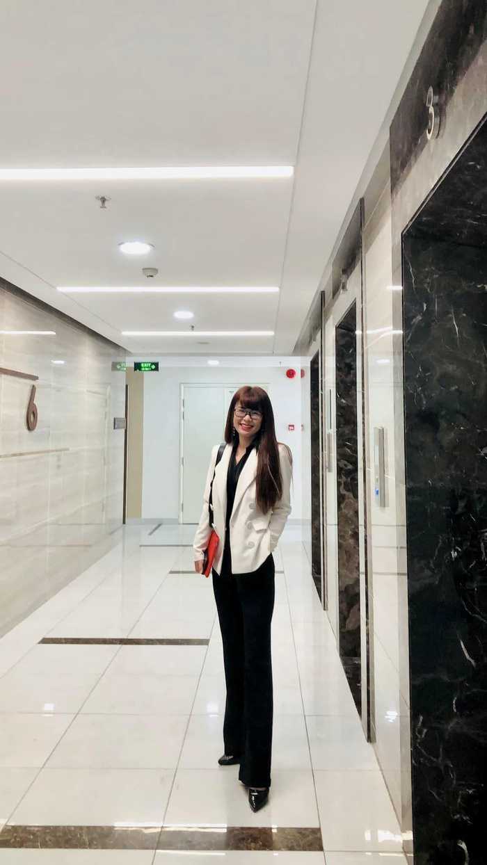 8X Sài Gòn bật mí bí quyết cả tuần mặc vest đi làm vẫn trẻ trung, cuốn hút, không lo 'đứng tuổi'