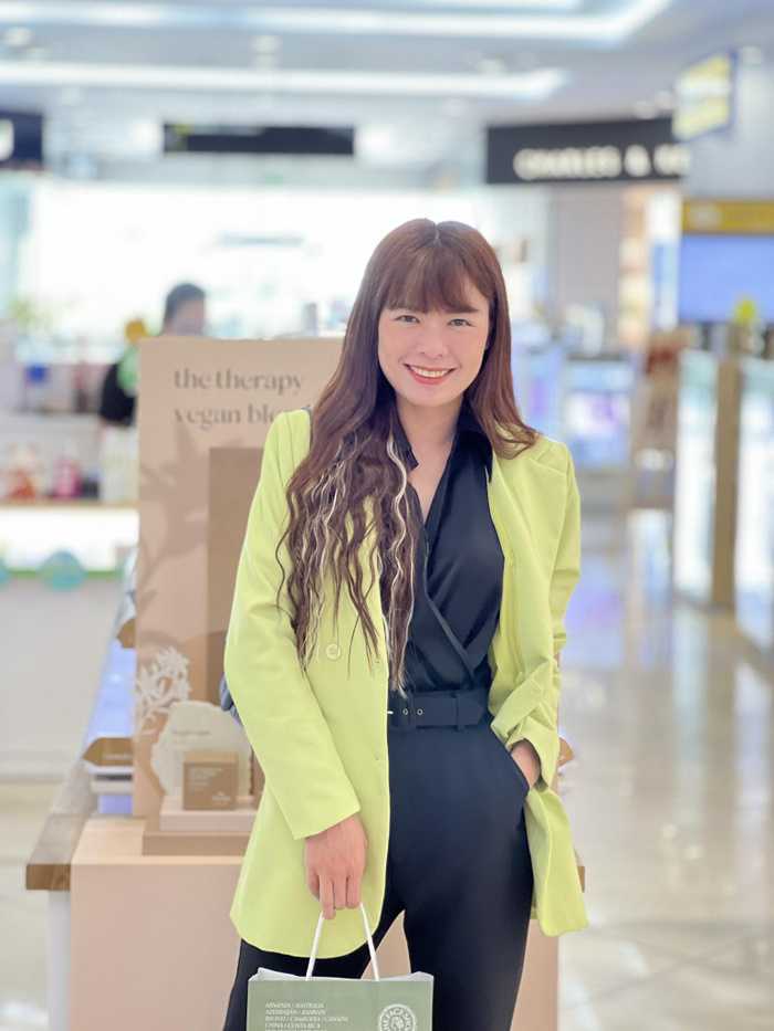 8X Sài Gòn bật mí bí quyết cả tuần mặc vest đi làm vẫn trẻ trung, cuốn hút, không lo 'đứng tuổi'