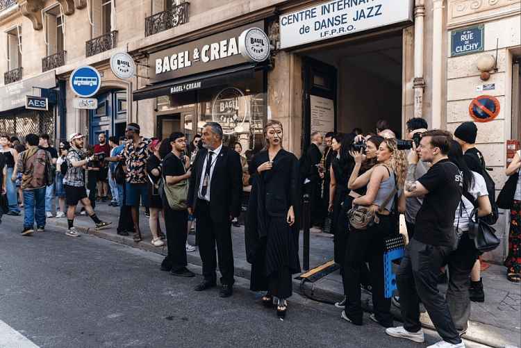 Quỳnh Anh Shyn 'lên sóng' instagram The New York Times, lọt top sao mặc đẹp của Vogue