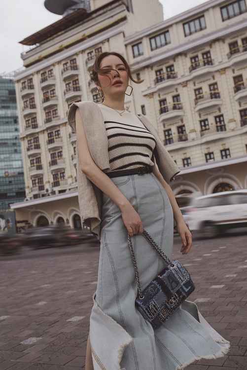 Lý Nhã Kỳ thả dáng street style cực sang chảnh giữa trung tâm Sài thành