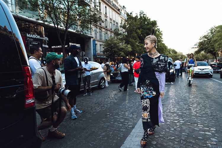 Quỳnh Anh Shyn 'lên sóng' instagram The New York Times, lọt top sao mặc đẹp của Vogue