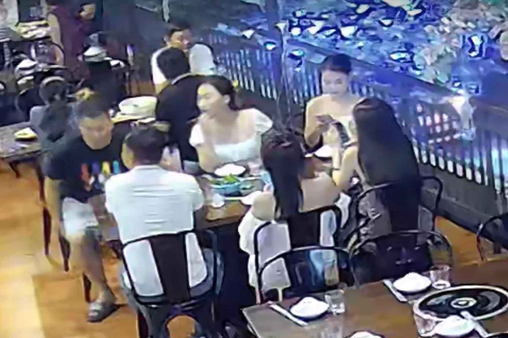 Nhóm khách ăn tôm hùm ở nhà hàng Quảng Ninh 'quên' trả tiền, lái ô tô biến mất