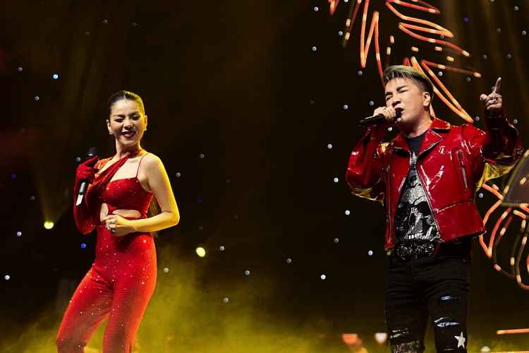 Lệ Quyên dịu dàng bên cạnh dàn 'soái ca' nổi đình đám trong đêm 'Love Concert'