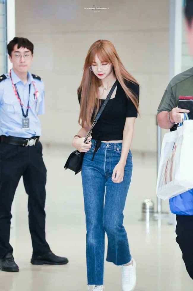 Học Lisa (BlackPink) loạt cách diện quần jeans sành điệu này, phong cách của chị em sẽ thăng hạng không ngừng