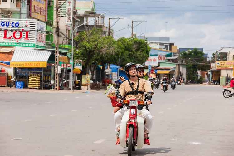 'Đệ nhất mưu sinh': Huy Khánh bị thả giữa rừng cao su, Duy Khánh lạc ở cánh đồng trống không