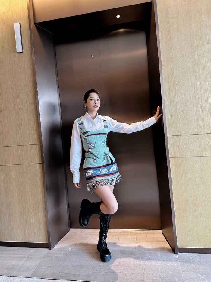 Chỉ với áo sơ mi, Chi Pu biến tấu đủ loại phong cách, học theo có vô số outfit đẹp