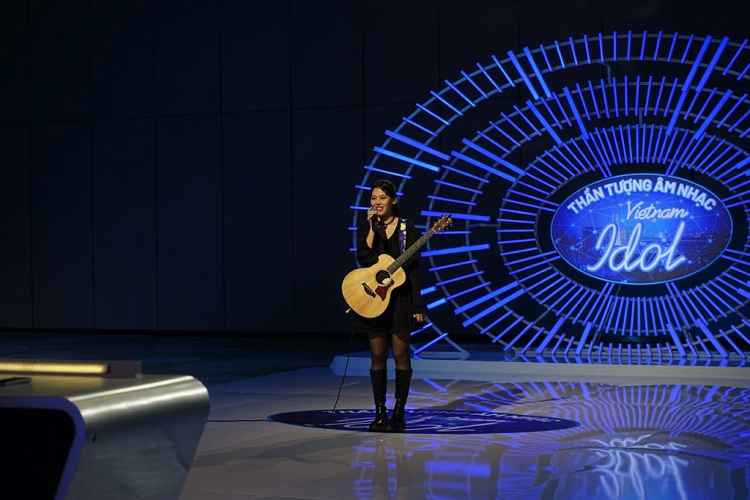 Mỹ Tâm ngại ngùng khi được thí sinh điển trai thả thính tại 'Vietnam Idol 2023'