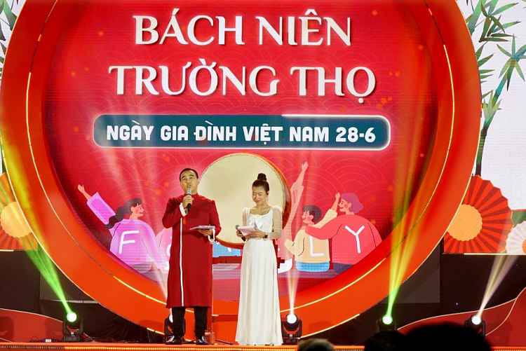 Quyền Linh nhận bằng kỷ lục Nghệ sĩ nấu ăn nhiều nhất trên truyền hình