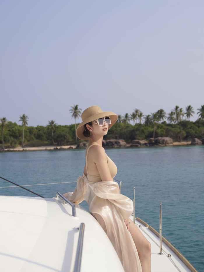 Đi biển muốn mặc bikini vừa đẹp vừa kín đáo hãy học Jennifer Phạm cách chọn đồ