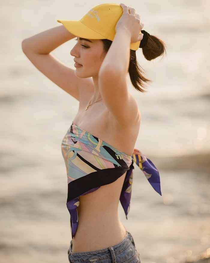 Mỹ nữ Thái Lan Mai Davika đi biển không cần mặc bikini vẫn cực kỳ cuốn hút