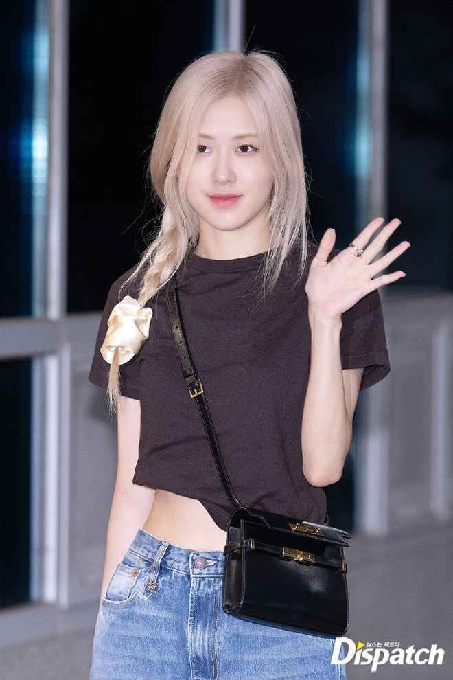 HOT: BLACKPINK chính thức có mặt tại Hà Nội, diện đồ đơn giản vẫn tôn dáng trong mọi khuôn hình