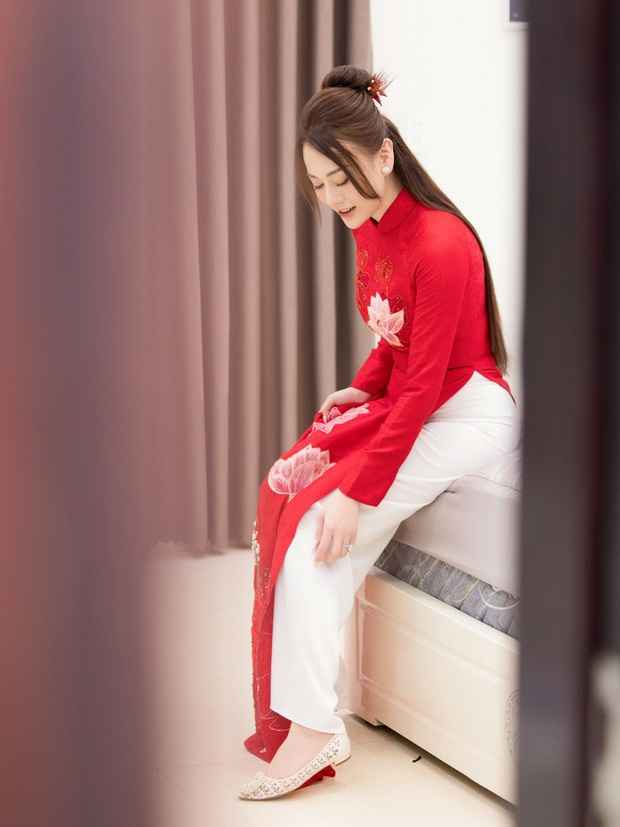 'Bóc giá' áo dài ăn hỏi của Phương Oanh: Không đắt giá bằng một item 30 triệu giúp cô được khen tinh tế