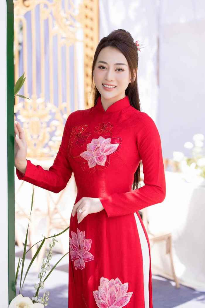 'Bóc giá' áo dài ăn hỏi của Phương Oanh: Không đắt giá bằng một item 30 triệu giúp cô được khen tinh tế
