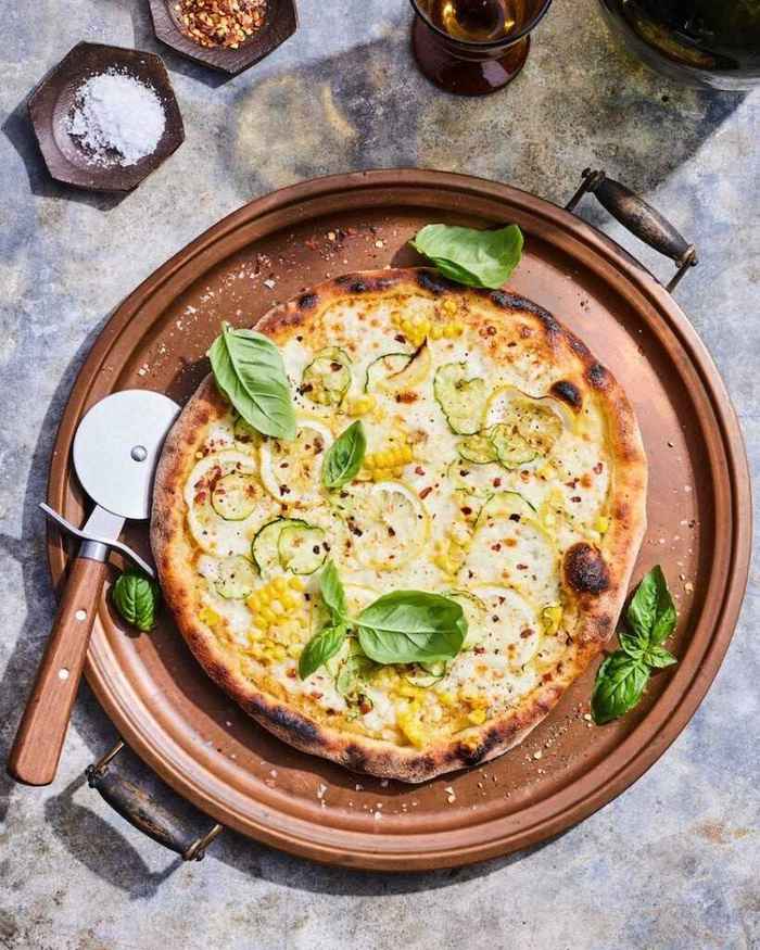 Cuối tuần rảnh rỗi làm pizza ngô bí ngòi đổi bữa cho cả gia đình