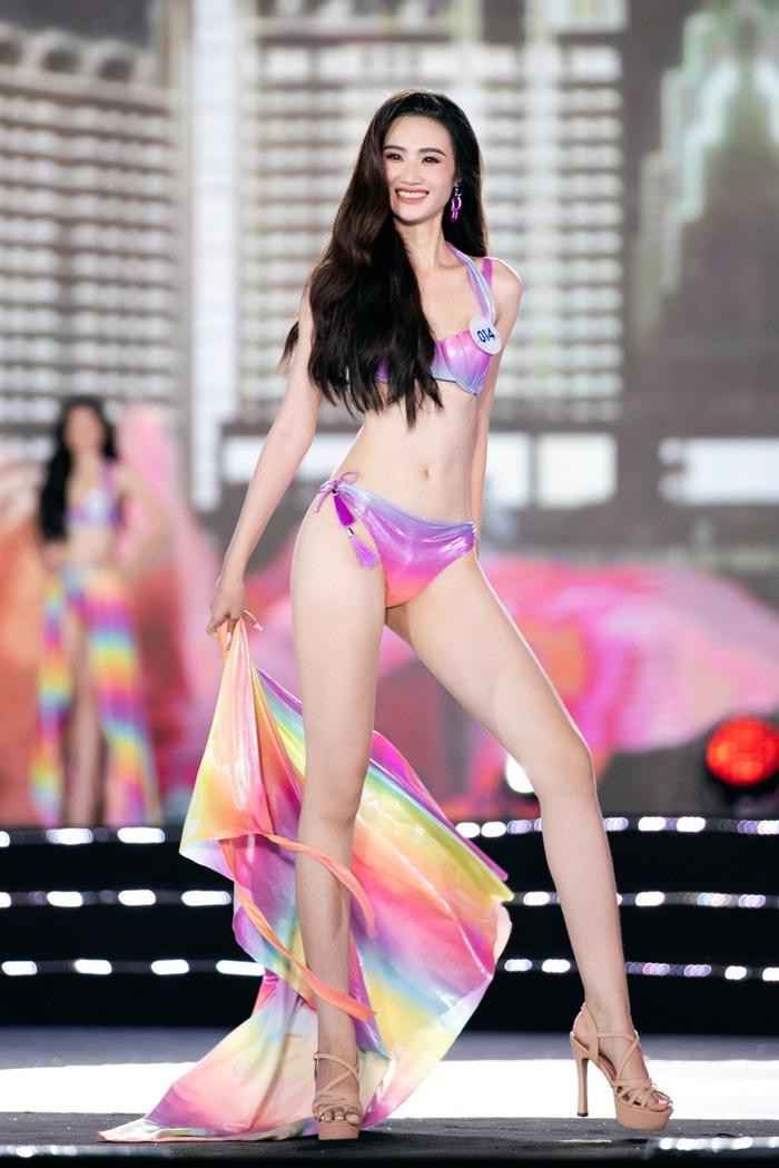 Phát sốt trước làn da không tỳ vết của tân Hoa hậu Huỳnh Trần Ý Nhi Ảnh 4
