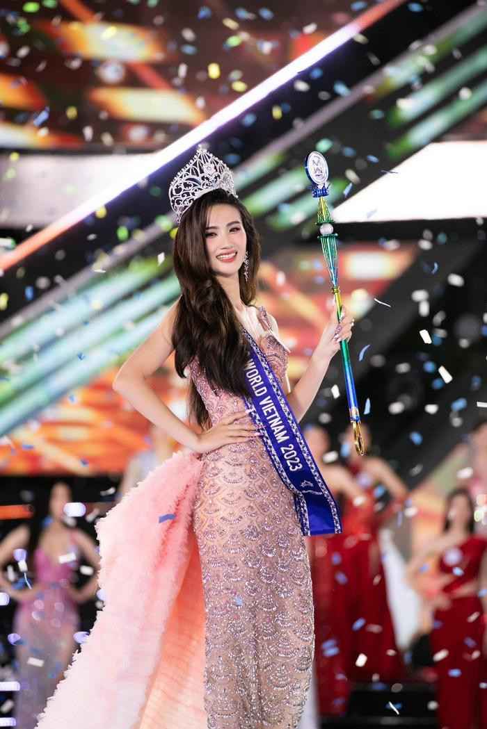 Phát sốt trước làn da không tỳ vết của tân Hoa hậu Huỳnh Trần Ý Nhi Ảnh 6