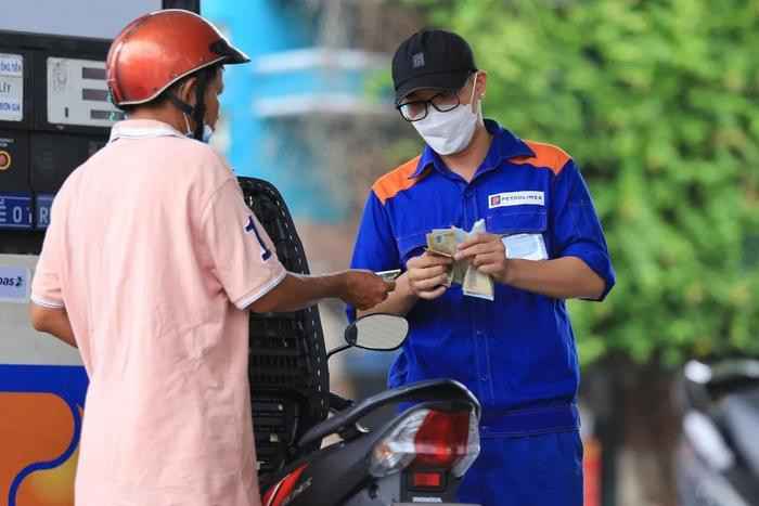 saostar-8cpm99fqlzle18qk Giá xăng tăng mạnh, hơn 1.200 đồng/lít Ảnh 1