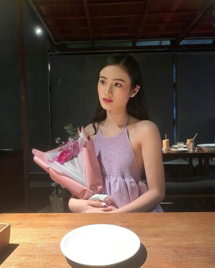 Phát sốt trước làn da không tỳ vết của tân Hoa hậu Huỳnh Trần Ý Nhi Ảnh 2
