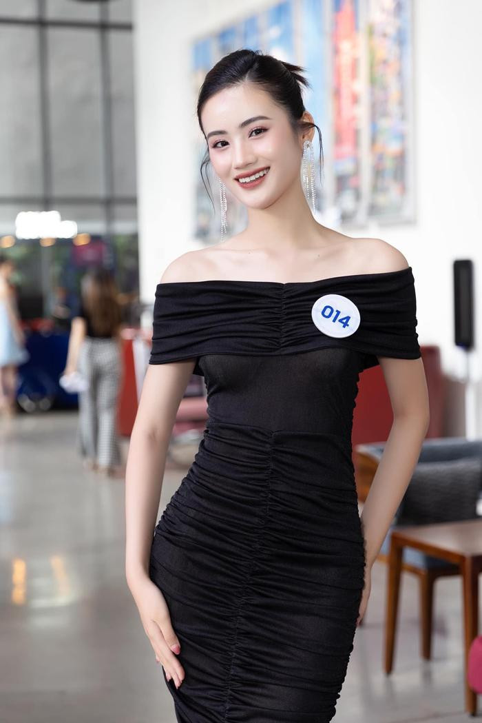 Phát sốt trước làn da không tỳ vết của tân Hoa hậu Huỳnh Trần Ý Nhi Ảnh 3