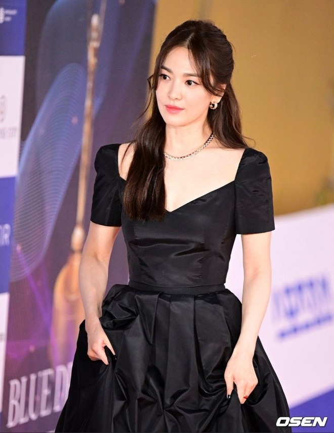 Làn da tuổi 41 của Song Hye Kyo ai nhìn cũng 'tấm tắc', tưởng không có thật trên đời