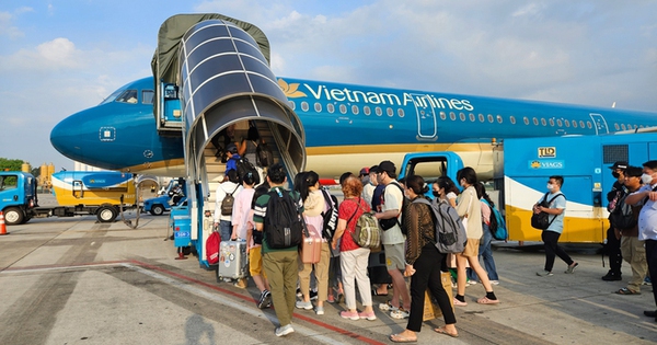 2,2 tỉ cổ phiếu Vietnam Airlines bị hạn chế giao dịch