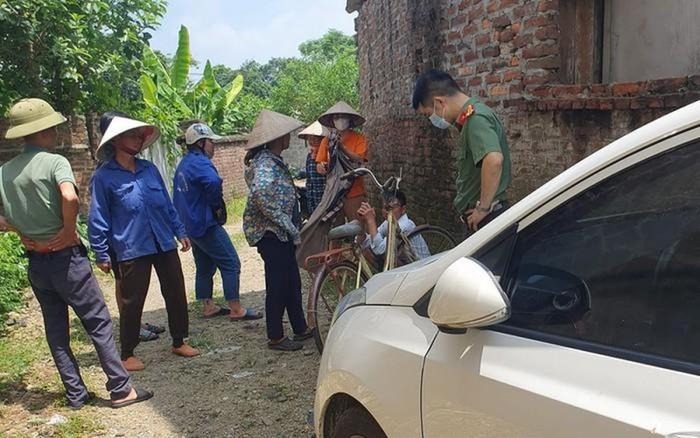 Thông tin mới vụ 2 vợ chồng ôm nhau tử vong trên giường ngủ