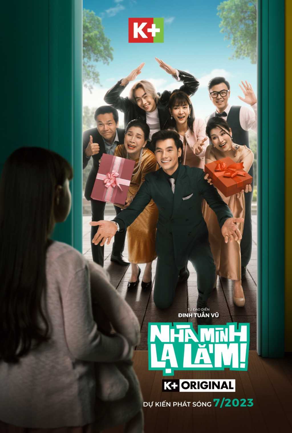 (Review) 'Nhà mình lạ lắm' tập 1: Sắc màu 'tươi mới' cho dòng phim gia đình