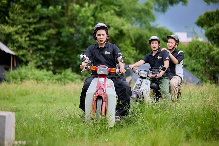 'Đệ nhất mưu sinh': Duy Khánh - Quỳnh Lý trầy trụa vì làm nhang, Huy Khánh xin xỏ từng đồng tiền lương