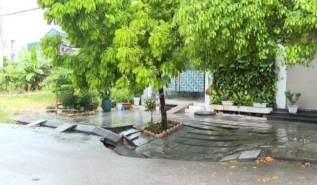 'Hố tử thần' xuất hiện sau mưa lớn, Quảng Ninh khẩn cấp di dời dân - 1