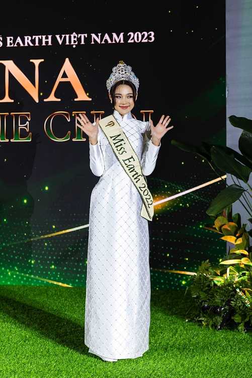 'Miss Earth 2022' Mina Sue Choi đưa ra lời khuyên cho thí sinh 'Miss Earth Vietnam 2023'