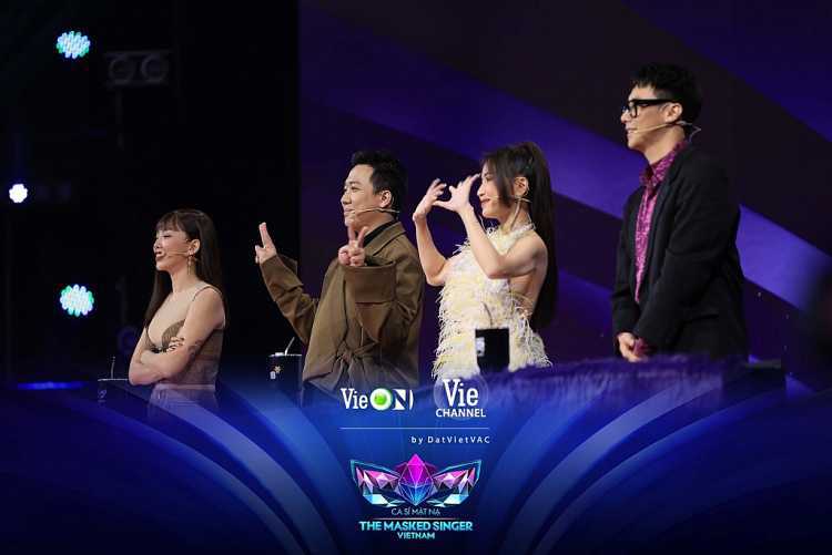 'The masked singer Vietnam': Tóc Tiên đoán thân phận Madame Vịt nhờ hint liên quan bóng đá, Chuột Cherry thay đổi 180 độ vì trai đẹp Rocker Nguyễn