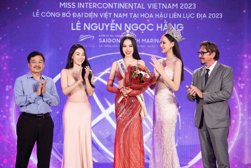 Á hậu Ngọc Hằng trổ tài ca hát và vũ đạo trong buổi nhận sash 'Miss Intercontinental Vietnam 2023'