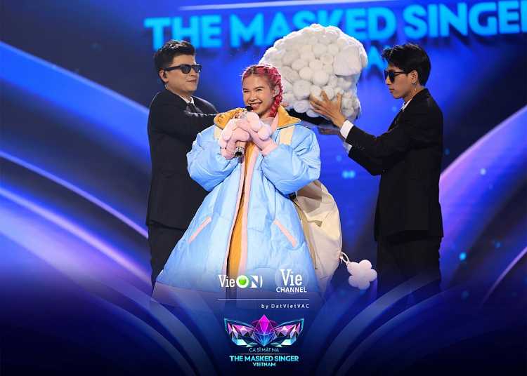 'The masked singer Vietnam': Cừu Bông lộ diện là Khởi My, trình diễn hit 'Người yêu cũ' khiến Bảo Anh bật khóc