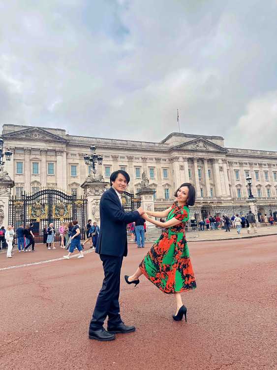 Bộ ba Hà Phương - Thái San - Trần Sang thả dáng tại Cung điện Buckingham