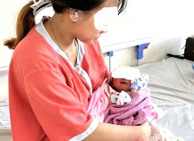 Nghi bắt cóc trong bệnh viện ở Bình Dương: Sản phụ kể lại lúc bé sơ sinh bị người mặc áo blouse bế đi