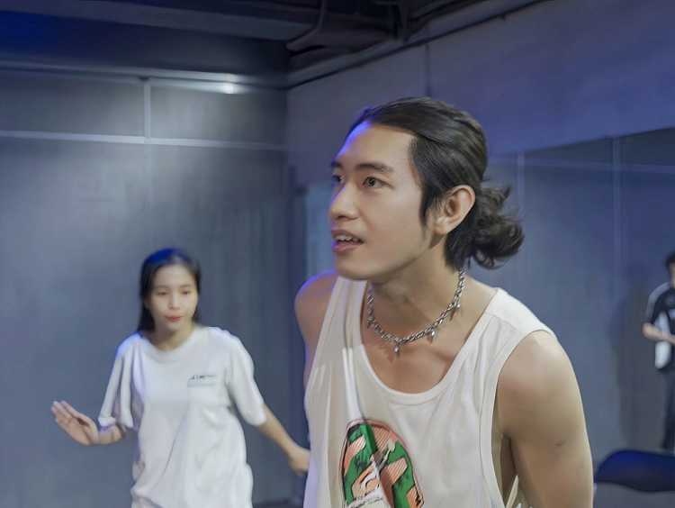 Quang Đăng hé lộ hậu trường về màn đu vòng của Hồng Nhung tại show 'Chị đẹp đạp gió rẽ sóng'