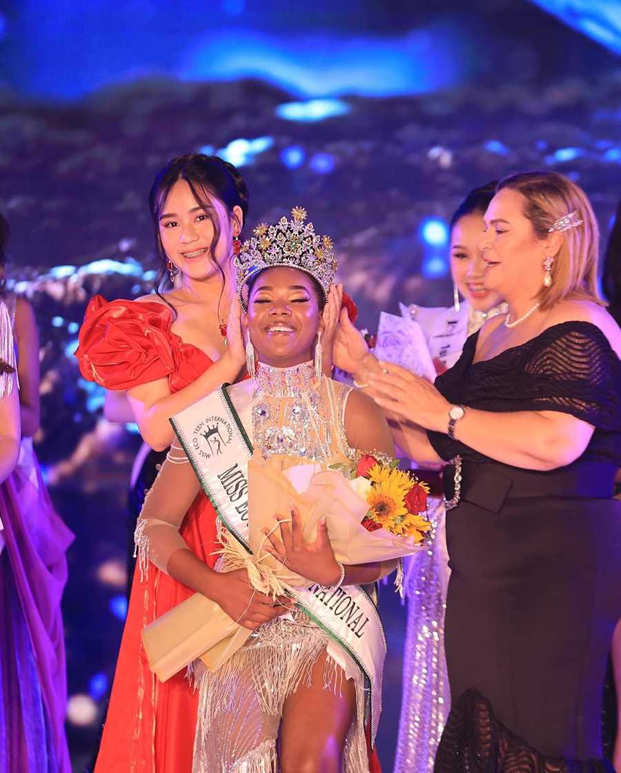 Bella Vũ hai lần trao vương miện 'Miss Eco Teen' tại Ai Cập