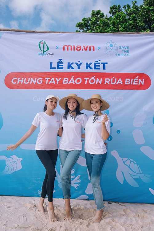 Top 3 'Hoa hậu hoàn vũ Việt Nam 2022' cùng nhau thả rùa về biển tại Côn Đảo